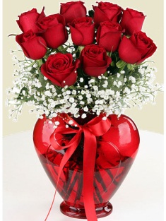 Kırmızı Kalp Vazo ve Güller